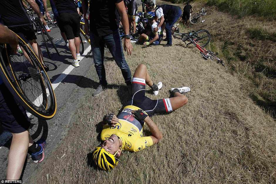 Tour de France : chute dramatique d'une trentaine de coureurs