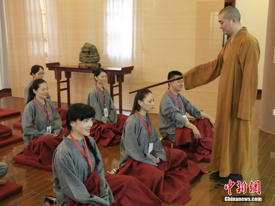 Des cours de méditation à Shanghai pour réduire le stress