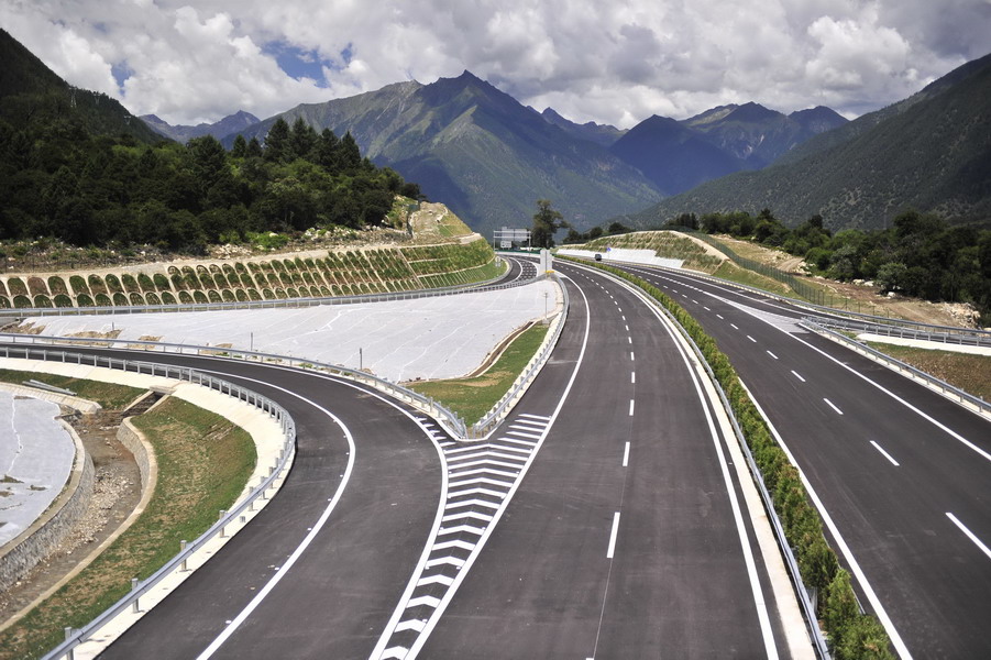 Les immenses changements du réseau de transport au Tibet depuis 50 ans