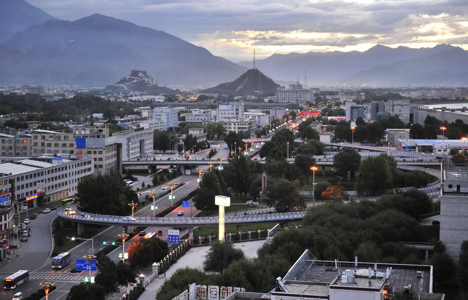 Les immenses changements du réseau de transport au Tibet depuis 50 ans