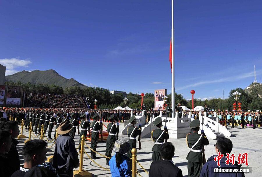 Cérémonie de gala pour le 50e anniversaire de la Région autonome du Tibet