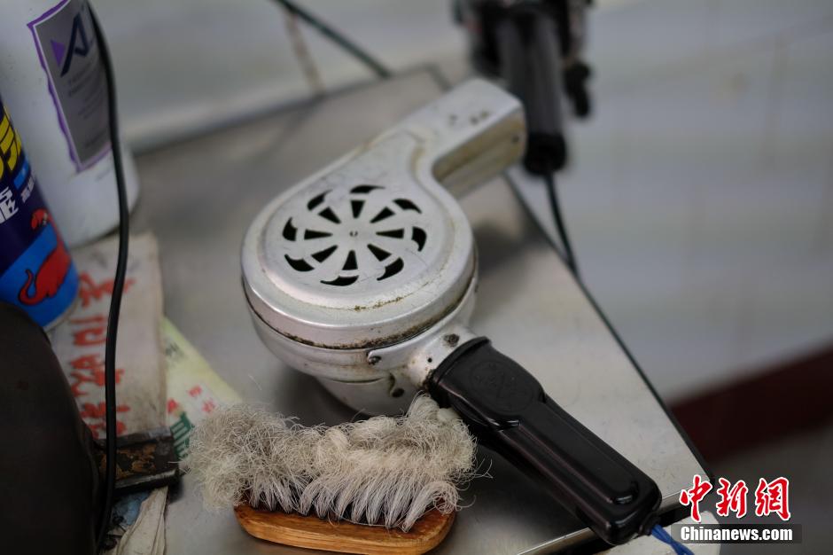 Un salon de coiffure public des années 60