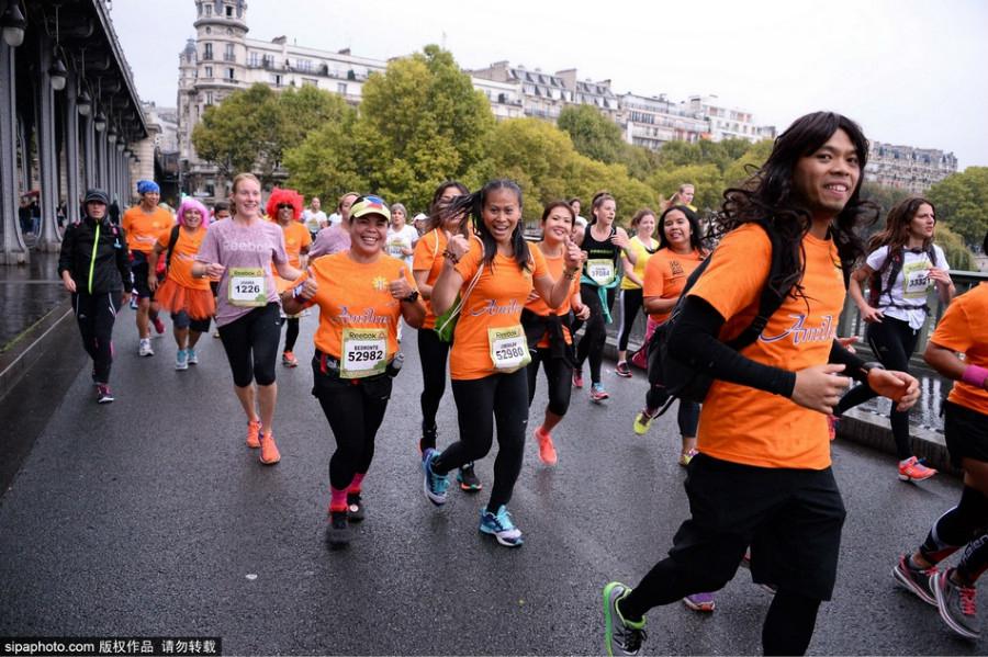 La Parisienne : 40 000 femmes dans les rues de la capitale