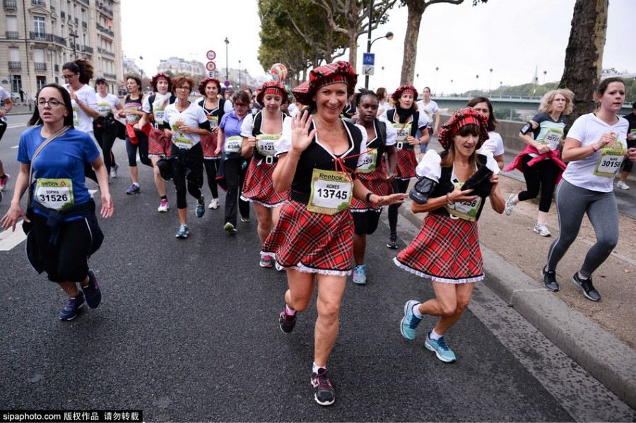 La Parisienne : 40 000 femmes dans les rues de la capitale