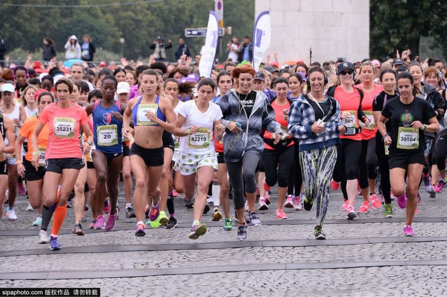 La Parisienne : 40 000 femmes dans les rues de la capitale