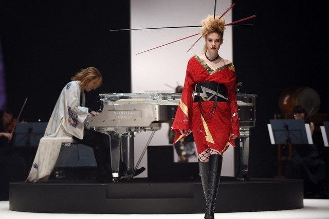 Le kimono revisité vedette de la Fashion Week de Tokyo