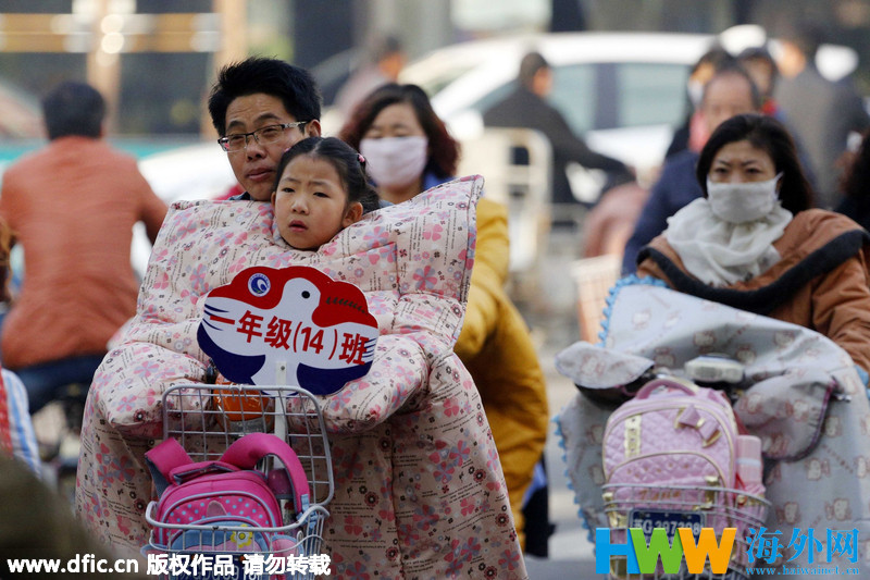 Vague de froid en Chine : des cyclistes super protégés