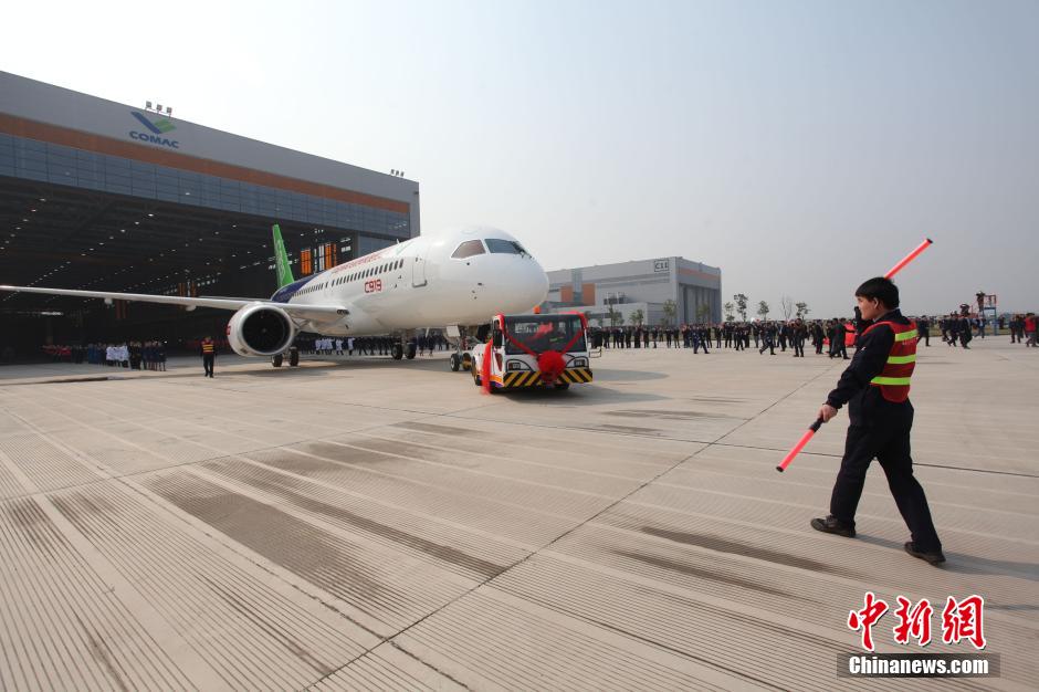 Gros porteur chinois : le C919 quitte la ligne d'assemblage