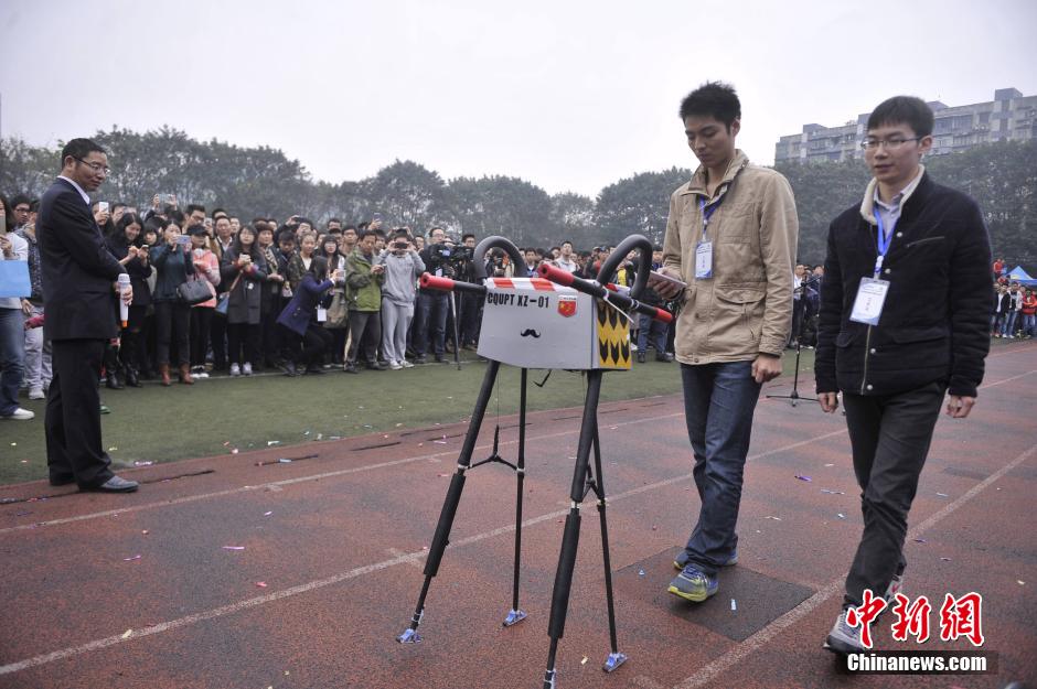 Un robot chinois bat un record mondial Guinness en marchant 134 km