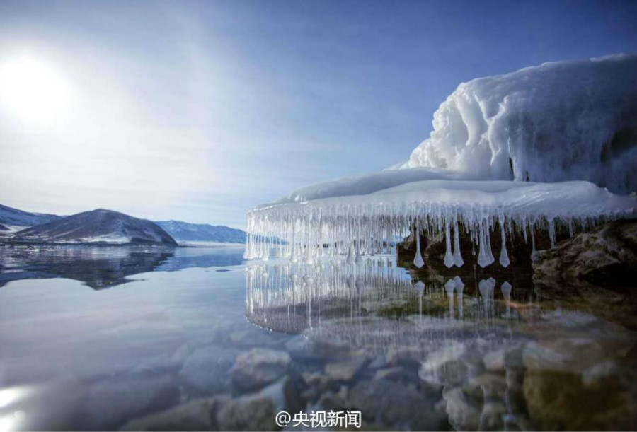 Entre calme et pureté sur les rives gelées du lac Sayram