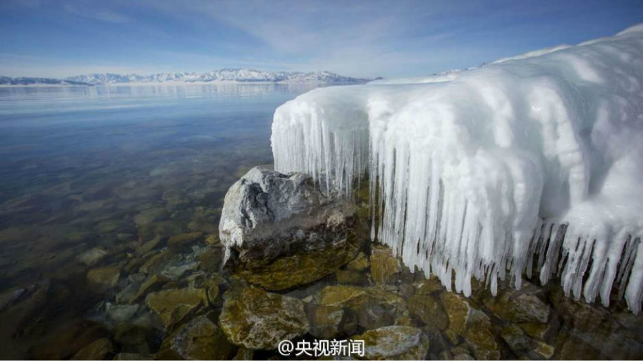 Entre calme et pureté sur les rives gelées du lac Sayram