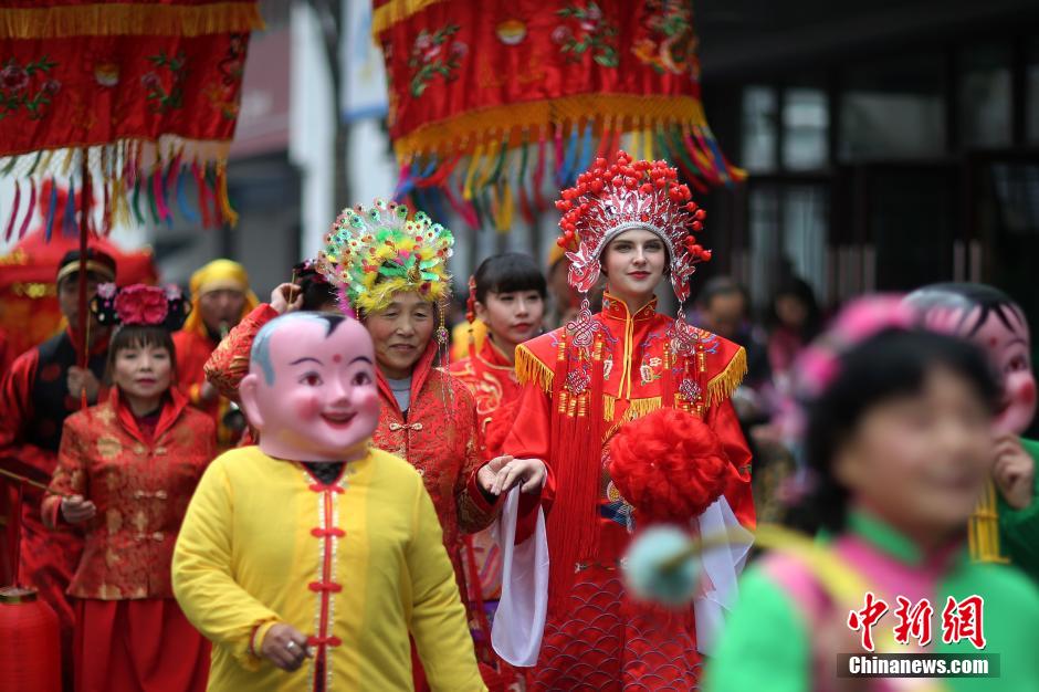 Culture chinoise : une boule de fleurs pour trouver son ame soeur