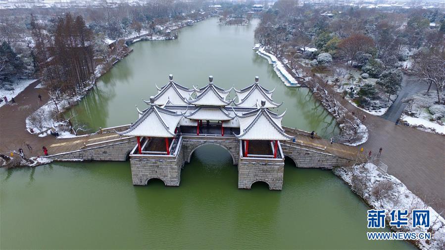 Yangzhou : les rives enneigées du lac Shouxi