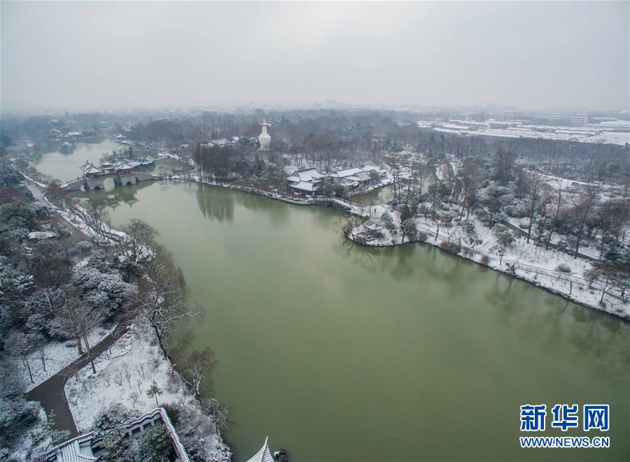 Yangzhou : les rives enneigées du lac Shouxi