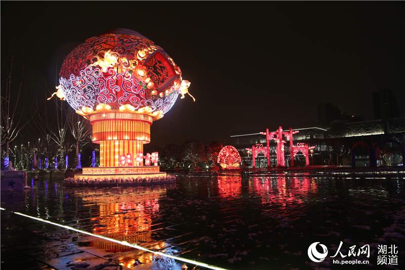 Neige et lanternes à Wuhan