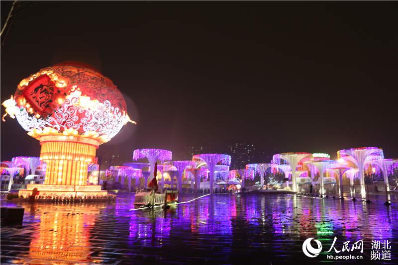 Neige et lanternes à Wuhan