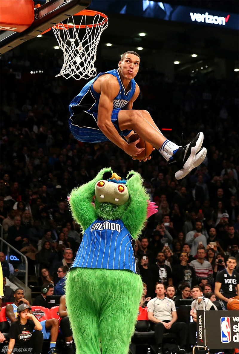 Zach LaVine remporte le NBA Slam Dunk Contest 2016 