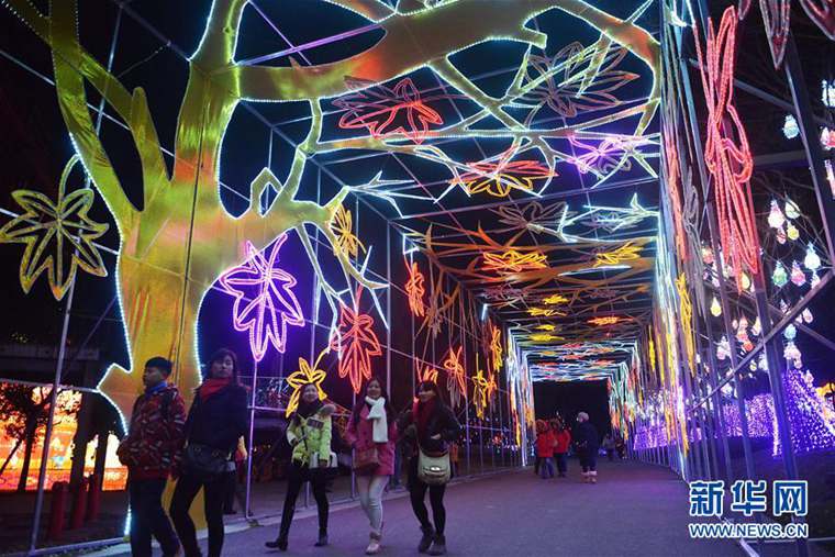 Shanghai : ouverture du festival des lanternes dans le parc de l'exposition universelle