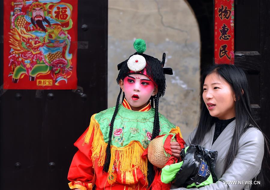 700 ans d'histoire, une foire du temple au Henan rouvre ses portes  