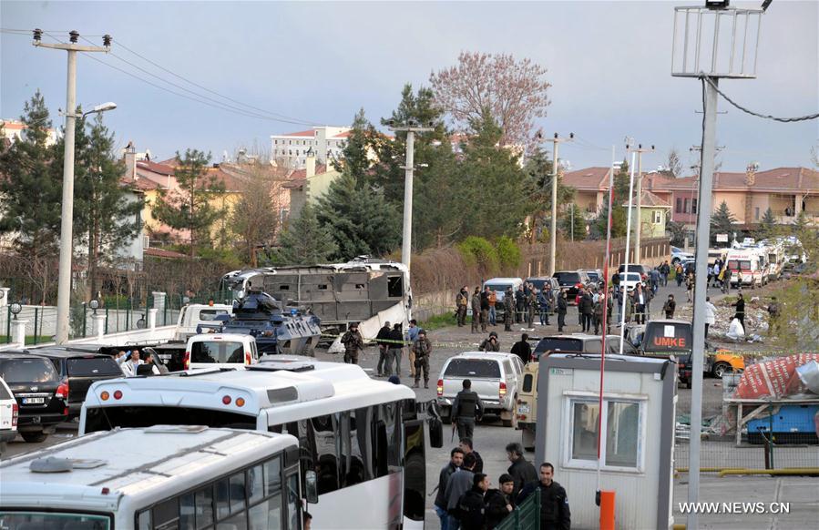 Turquie : sept policers tués dans l'attentat à la voiture piégée