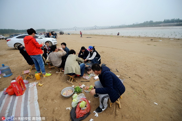 Barbecue et pollution de l'eau à Jinan 