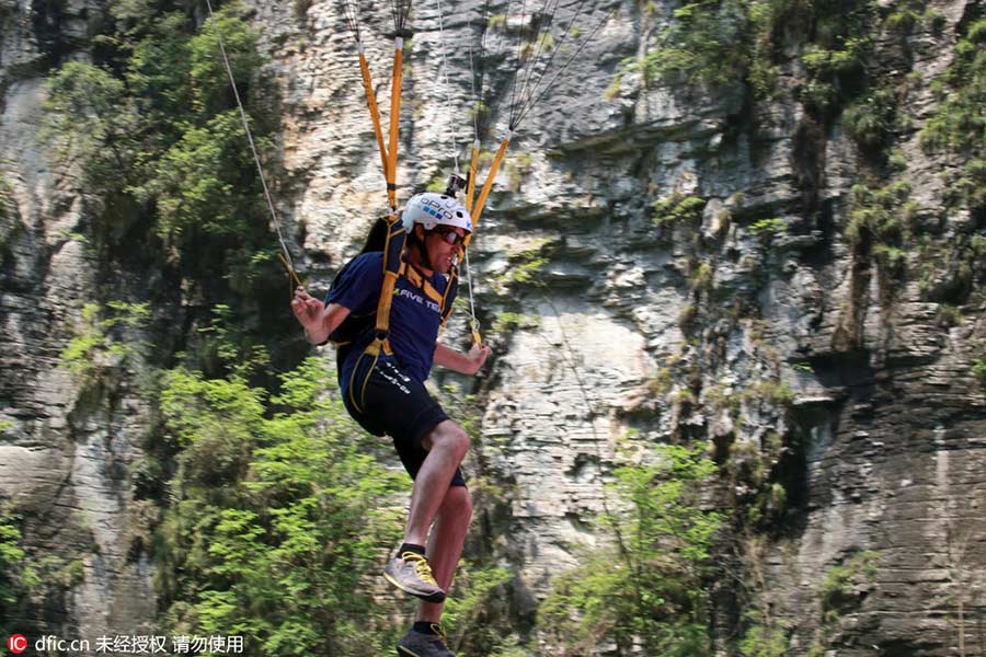 Chongqing : épreuve mondiale de parachutisme à basse altitude