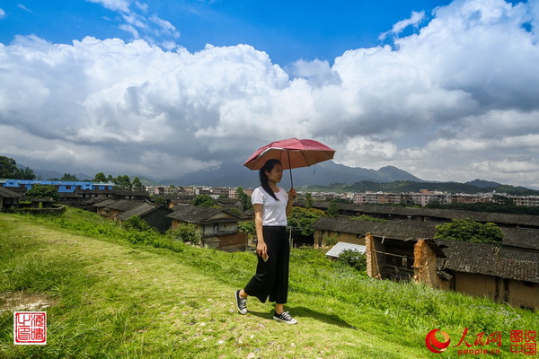 A la découverte du plus grand Tulou du monde