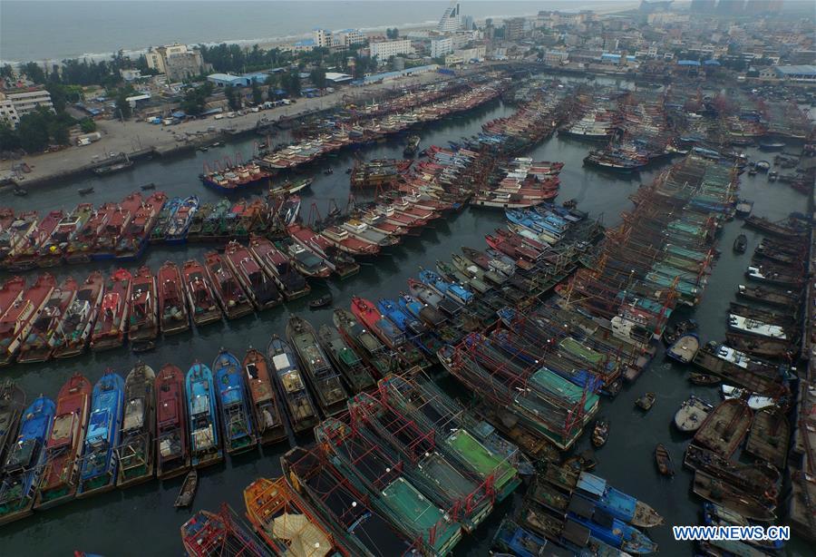 Le typhon Nida contraint les bateaux de pêche à rester au port