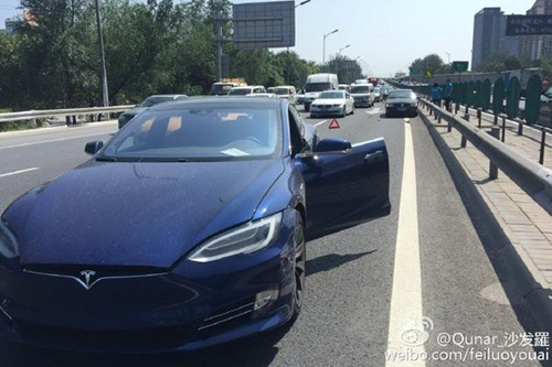 Premier accident d'une voiture Tesla avec pilotage automatique branché en Chine