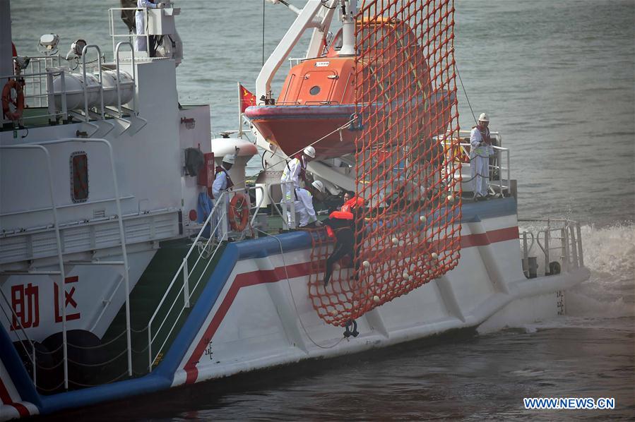 Exercice de sauvetage en mer à Sanya