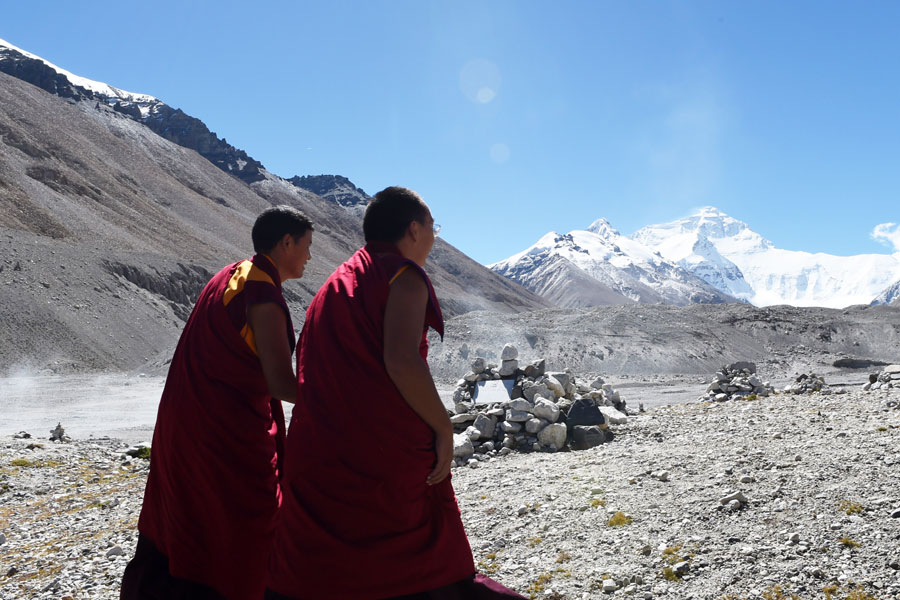 Prières du 11e Panchen-lama au pied du Qomolangma