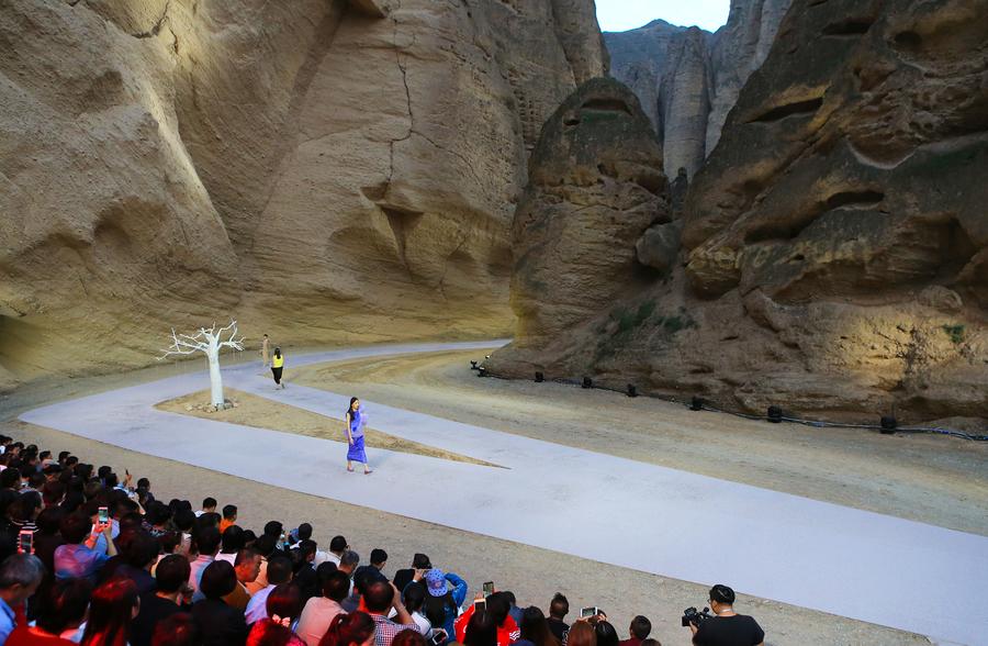 Défilé de mode dans le Gansu