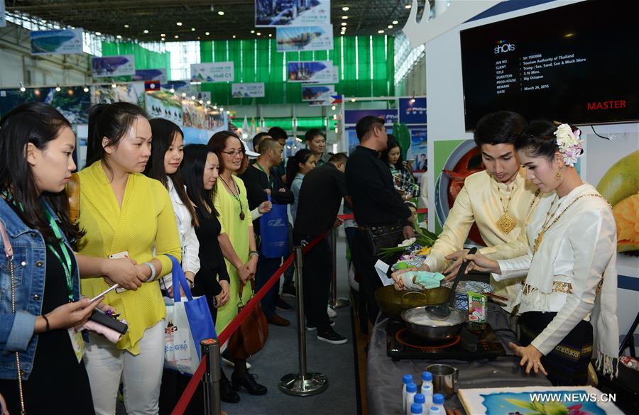 Salon du tourisme de l'Exposition Chine-ASEAN 2016 à Guilin