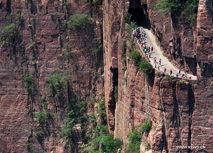 Henan : la route miraculeuse de la falaise de Guoliang 