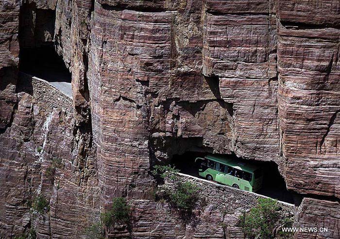 Henan : la route miraculeuse de la falaise de Guoliang 