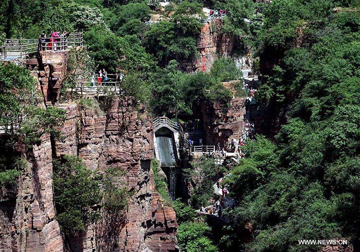 Henan : la route miraculeuse de la falaise de Guoliang 