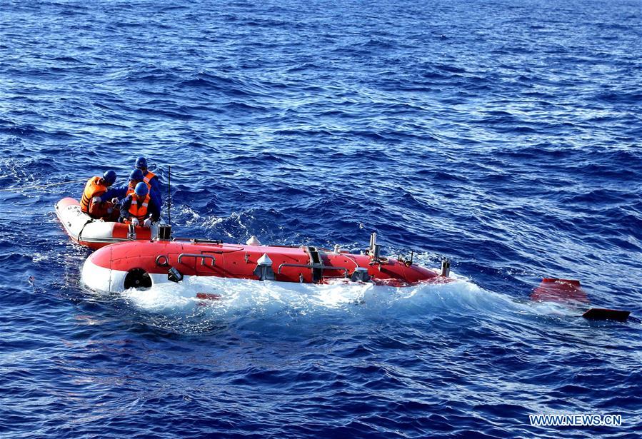 Le submersible chinois Jiaolong plonge à 6.699 mètres dans la fosse des Mariannes