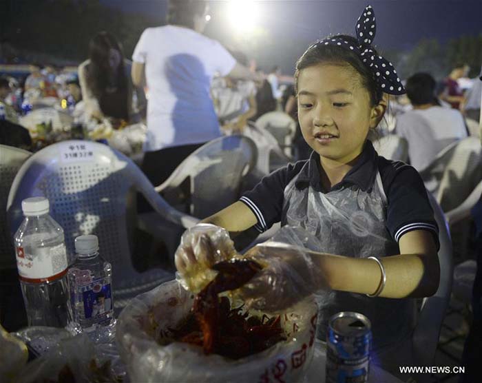 Banquet géant de homards dans l'est de la Chine