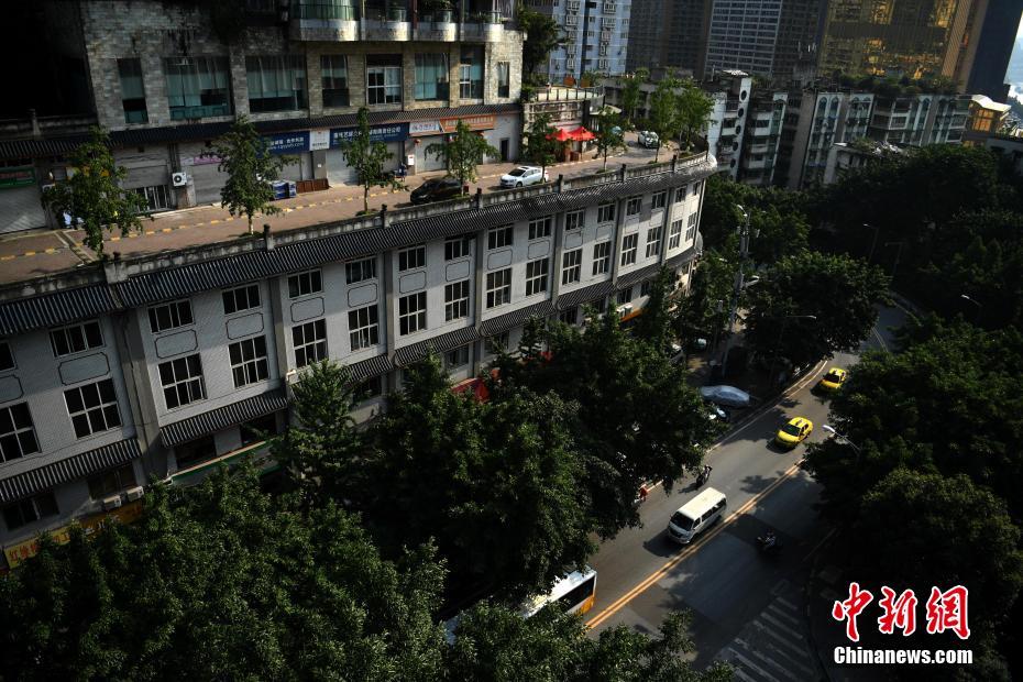 Chongqing : un trafic routier sur le toit des immeubles