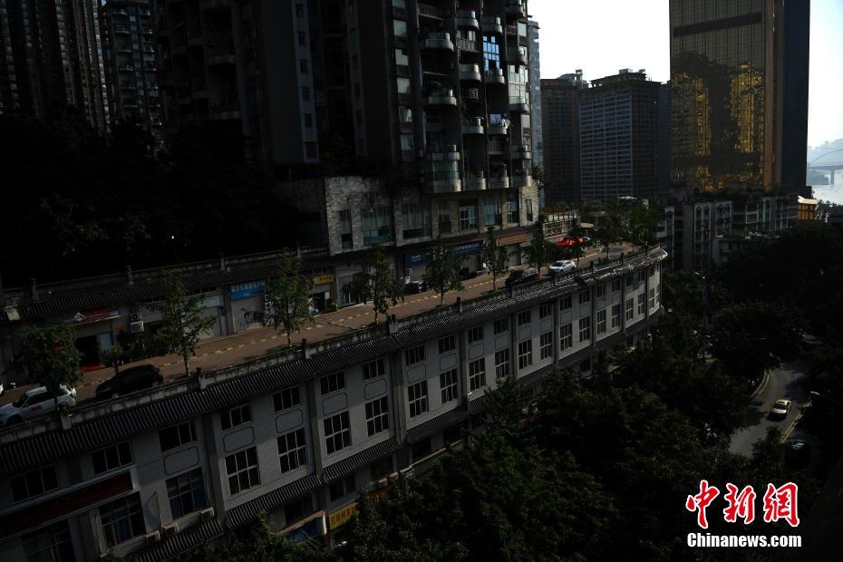 Chongqing : un trafic routier sur le toit des immeubles