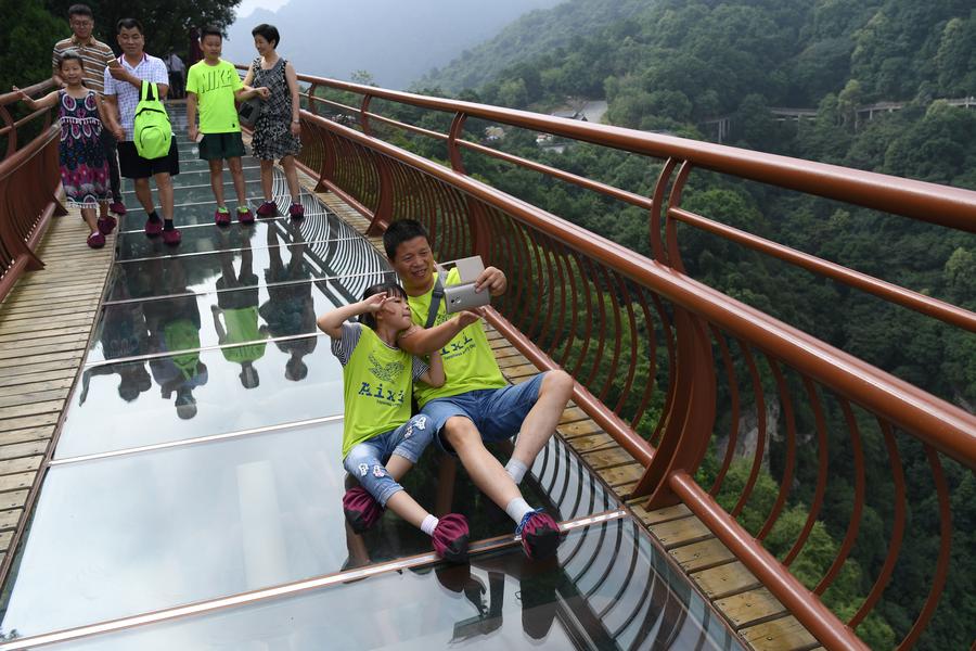 L'impressionnante route de planches du mont Shaohua