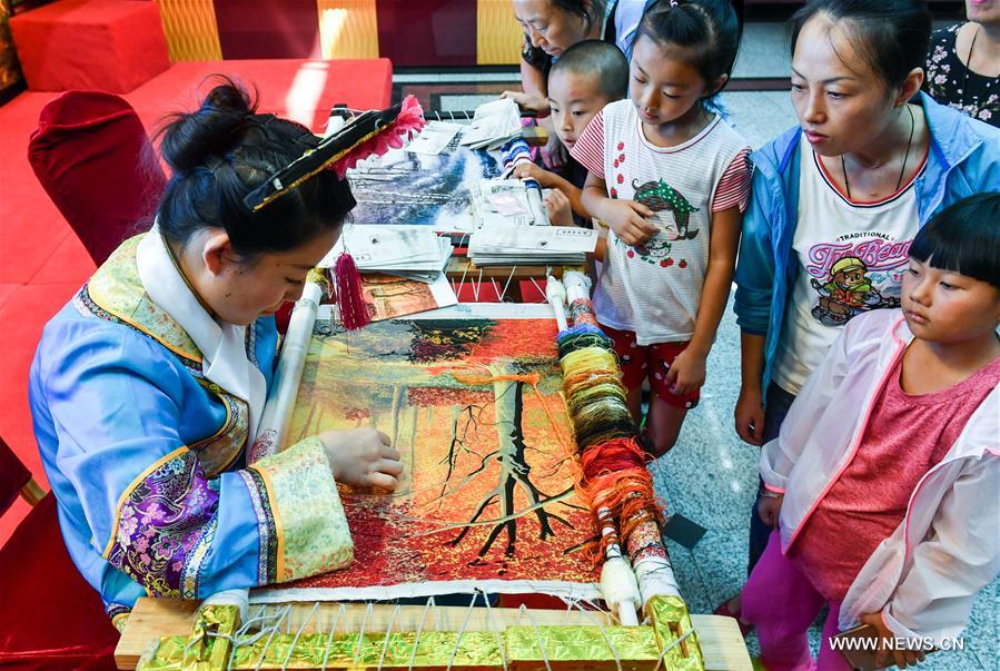 Chine : exposition de broderie à Harbin