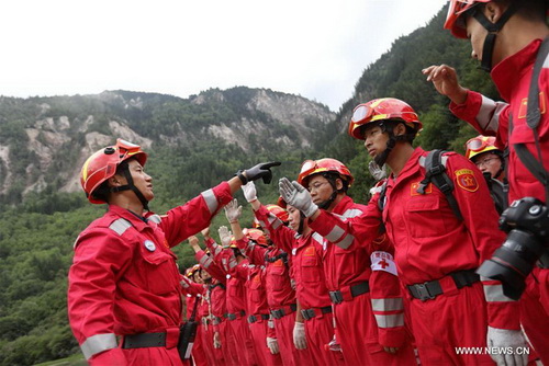 Chine : secours post-séisme à Jiuzhaigou