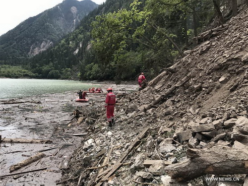 Chine : secours post-séisme à Jiuzhaigou