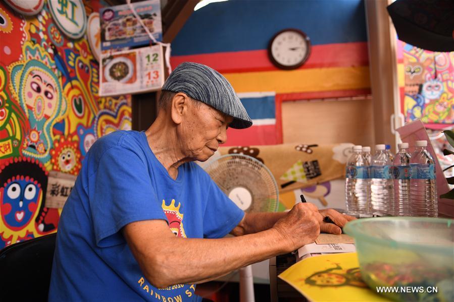 Un nonagénaire chinois et son village arc-en-ciel