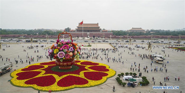 La Place Tian’anmen décorée pour la fête nationale