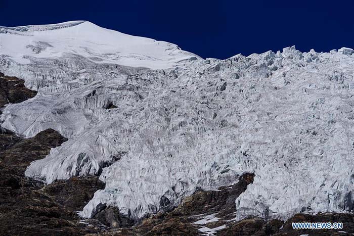 La beauté des paysage d'hiver au Tibet 