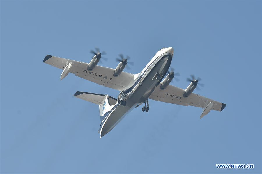 Vol inaugural du premier gros avion amphibie fabriqué en Chine