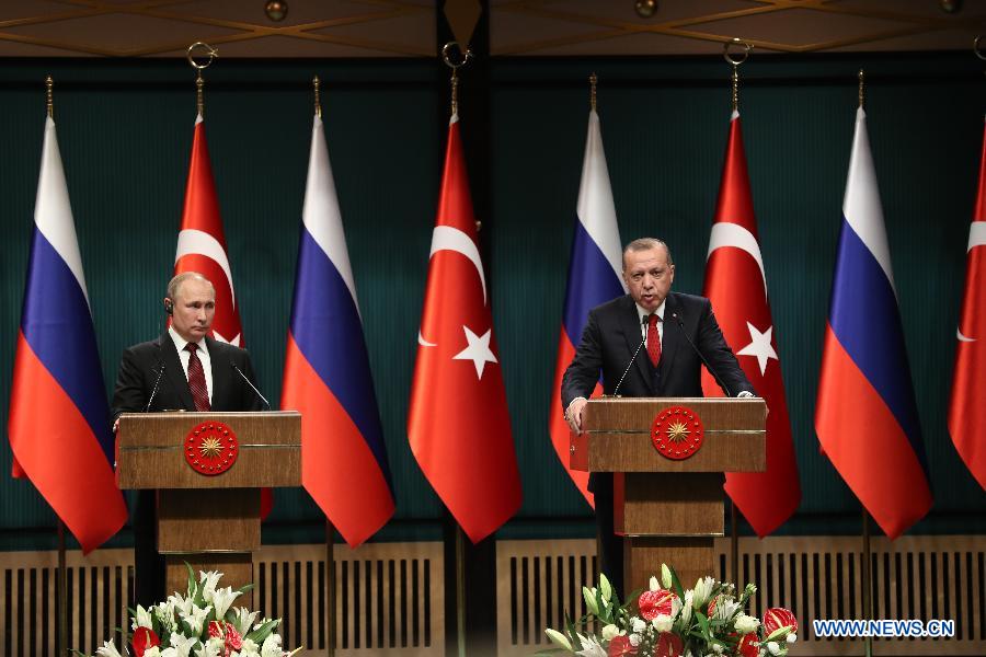 La Russie va avancer la livraison à la Turquie de ses systèmes de défense antimissile S-400