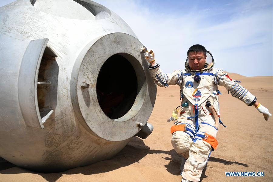 Les astronautes chinois achèvent leur entra?nement de survie dans le désert